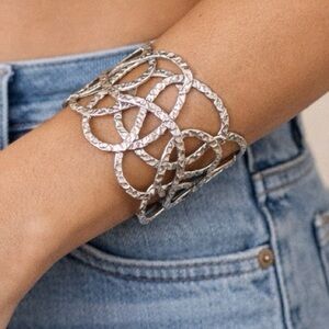 ♥️ Silver Geometric Cuff Bracelet
